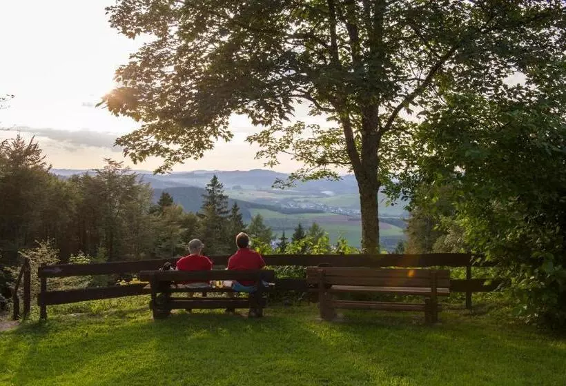 Hotelli Gasthof Pension Hunaustuben