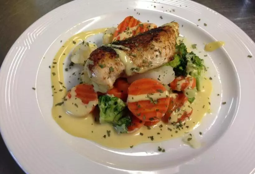 Hotelli Gasthof Pension Hunaustuben