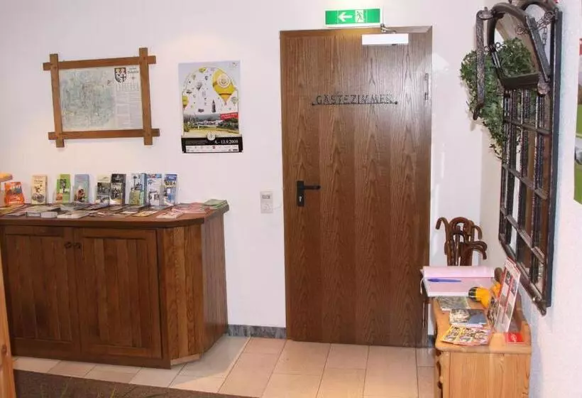 Hotelli Gasthof Pension Hunaustuben