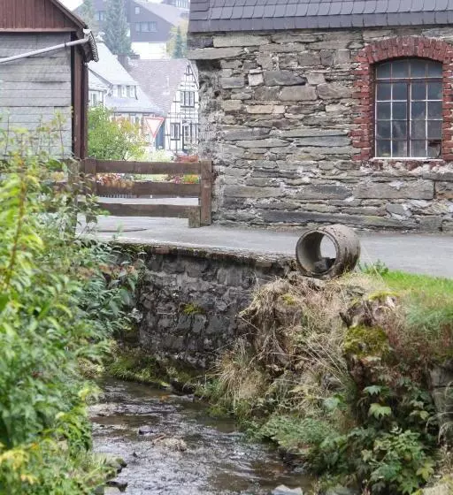 Hotelli Gasthof Pension Hunaustuben