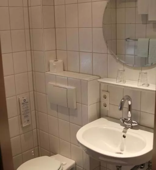 Hotelli Gasthof Pension Hunaustuben