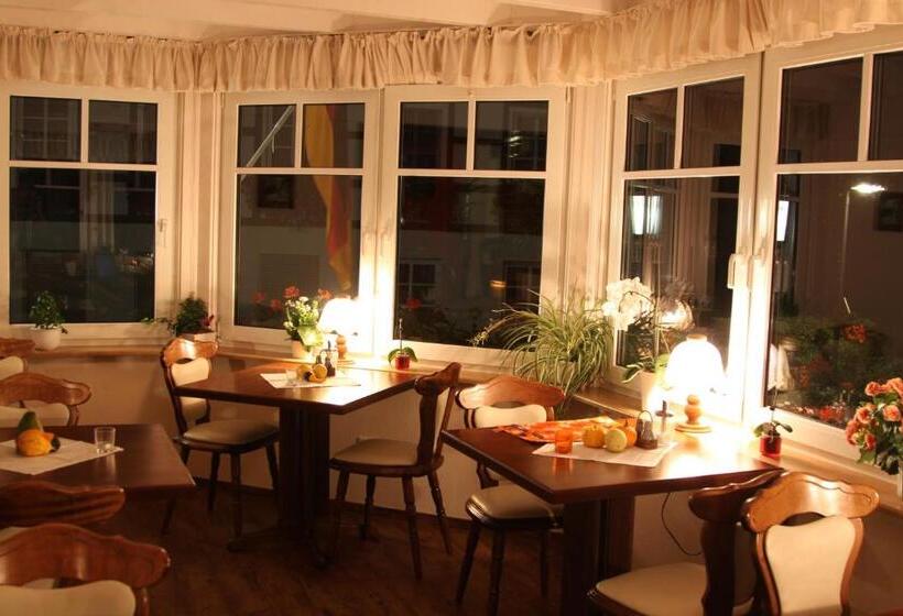 Отель Gasthof Pension Hunaustuben