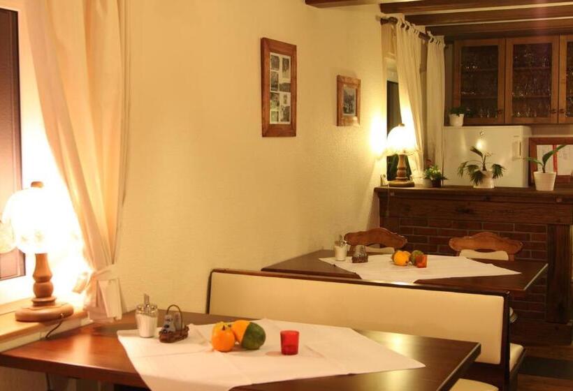 Отель Gasthof Pension Hunaustuben