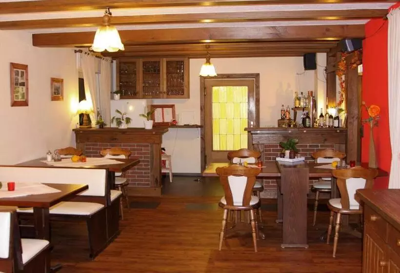 Hotelli Gasthof Pension Hunaustuben