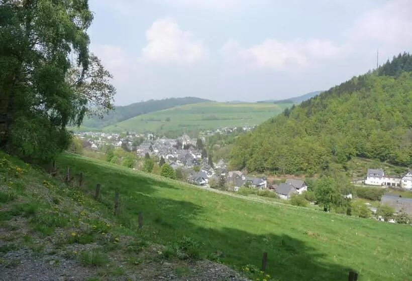 Hotelli Gasthof Pension Hunaustuben