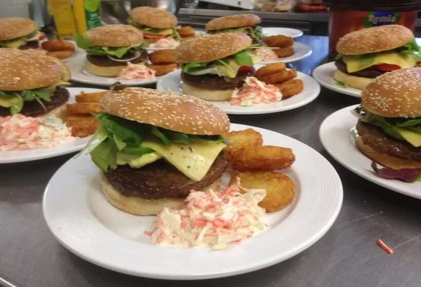 Hotelli Gasthof Pension Hunaustuben