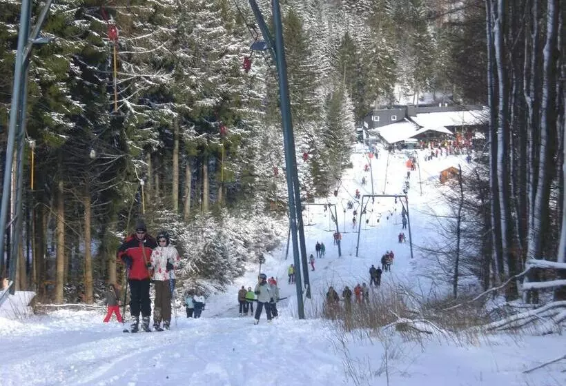 Hotelli Gasthof Pension Hunaustuben