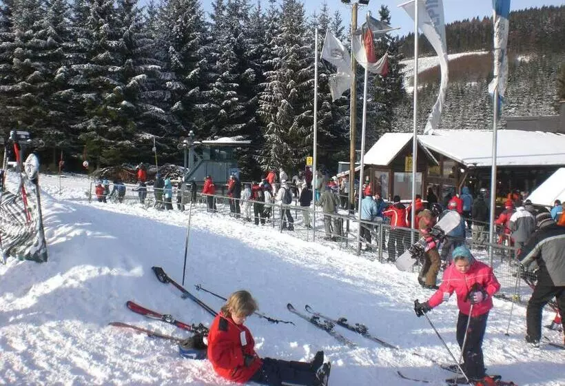 Hotelli Gasthof Pension Hunaustuben