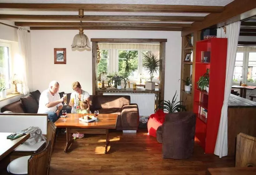 Hotelli Gasthof Pension Hunaustuben