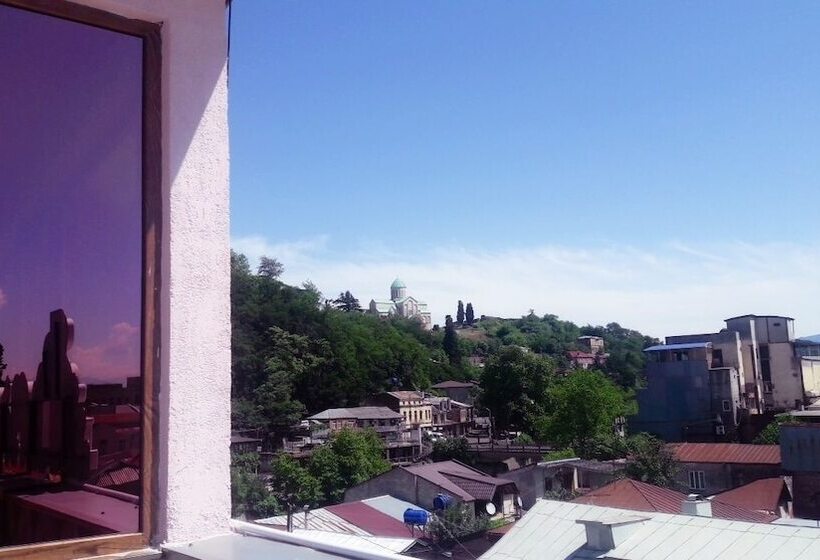 هتل Georgian Palace