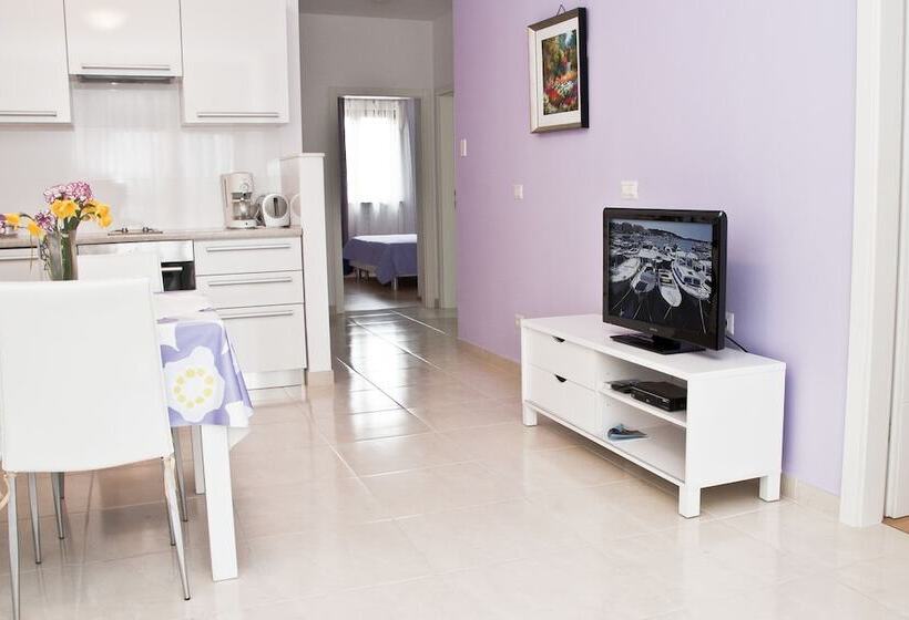 Apartments And Rooms Camaiore