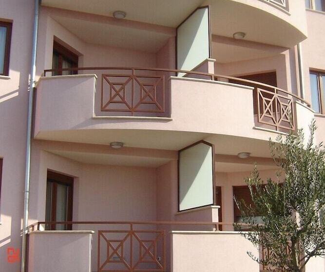 Apartments And Rooms Camaiore