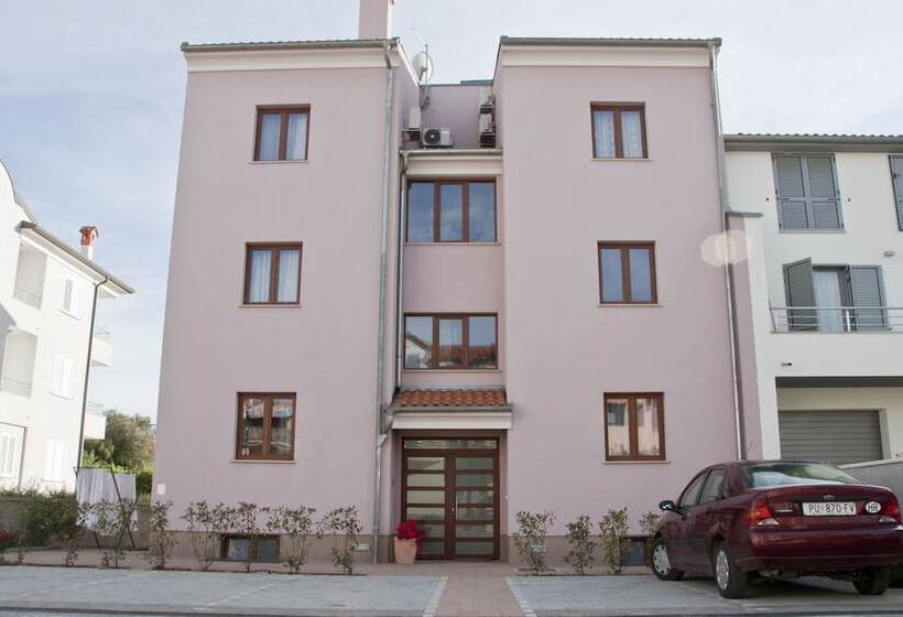 Apartments And Rooms Camaiore