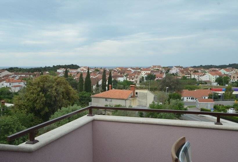 Apartments And Rooms Camaiore