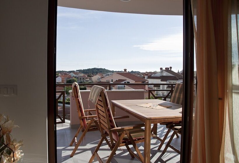 Apartments And Rooms Camaiore