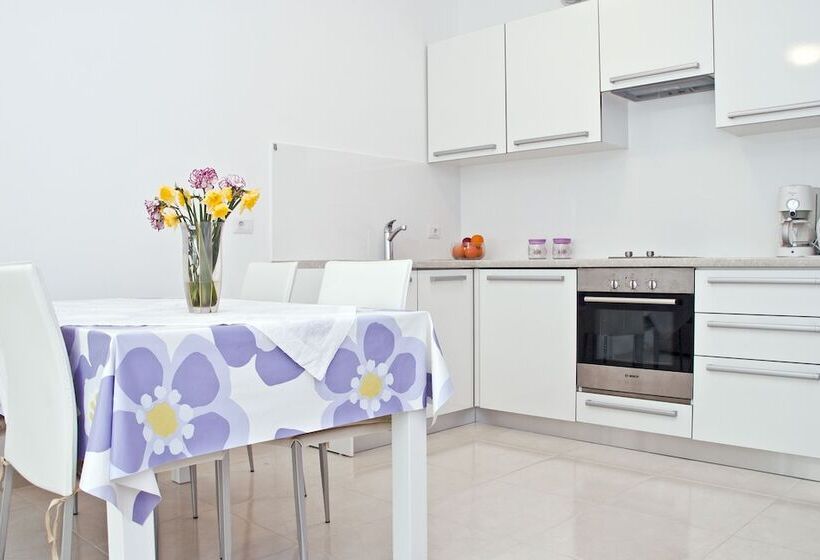 Apartments And Rooms Camaiore