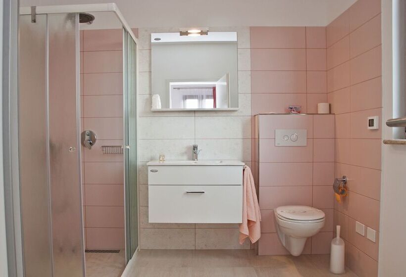 Apartments And Rooms Camaiore