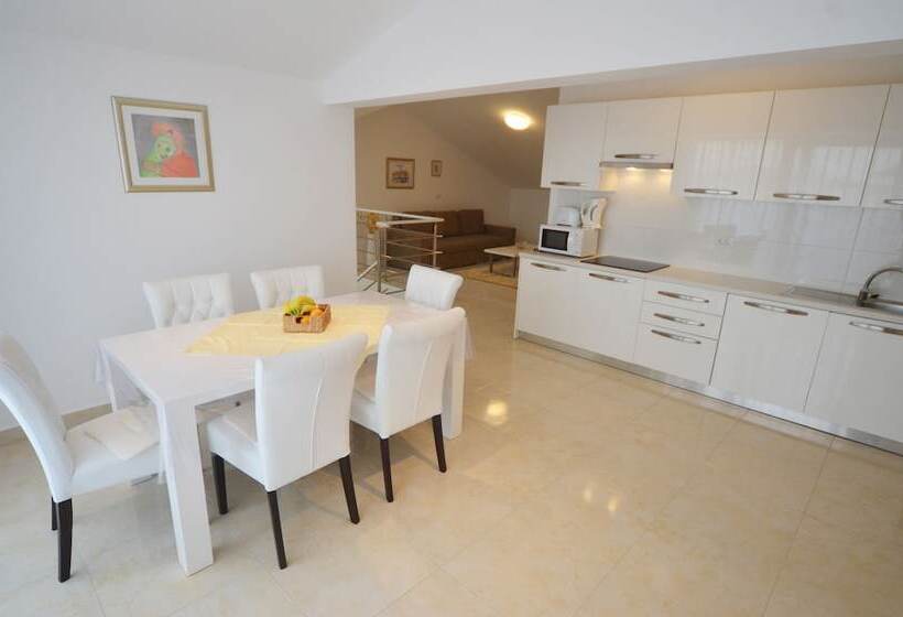 Apartments And Rooms Camaiore