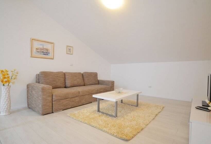 Apartments And Rooms Camaiore