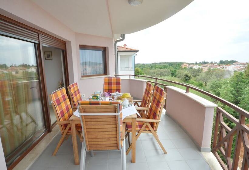 Apartments And Rooms Camaiore