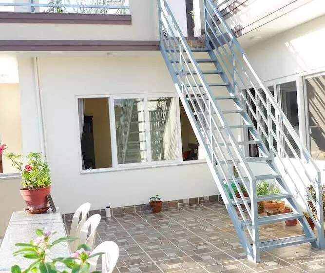 تختخواب و صبحانه Shine Nepal Homestay