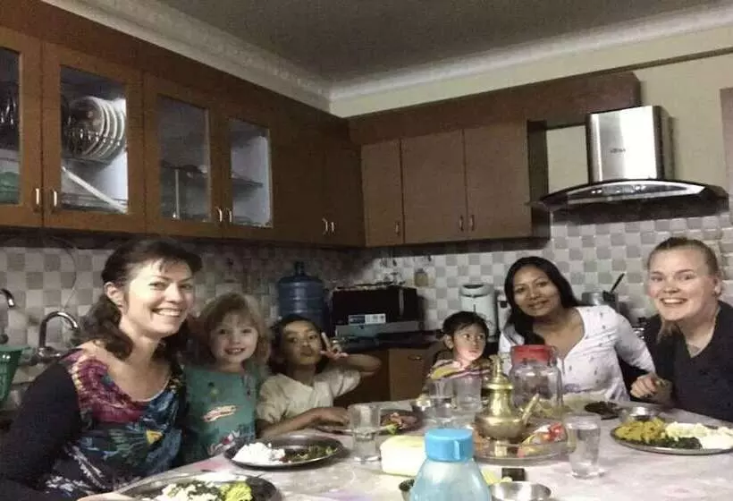 تختخواب و صبحانه Shine Nepal Homestay