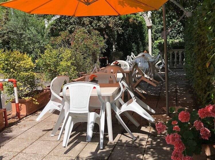 هتل Albergo Moderno