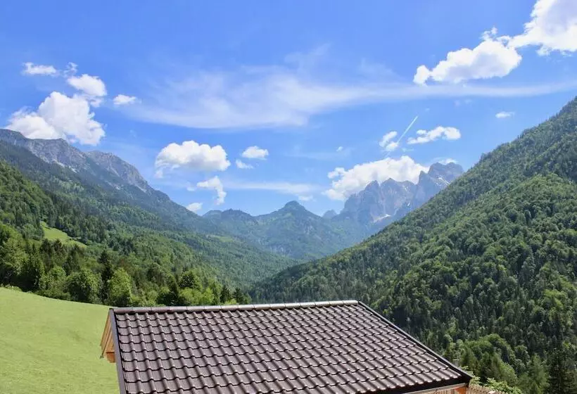 Hotelli Berg K Hof Kaisertal  Alpine Hideaway