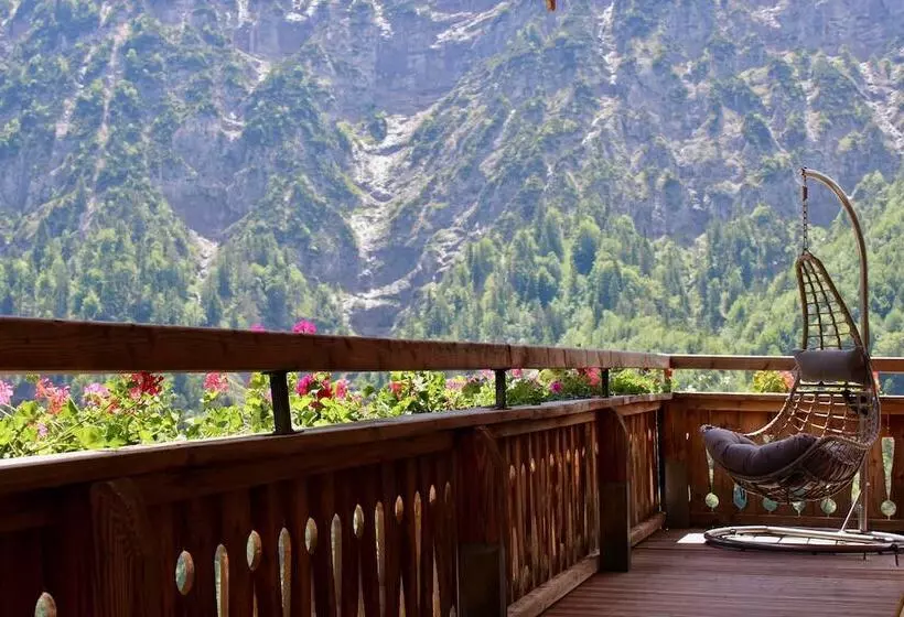 Hotelli Berg K Hof Kaisertal  Alpine Hideaway