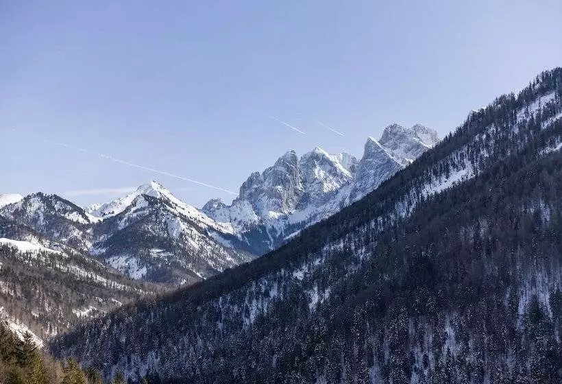 Hotelli Berg K Hof Kaisertal  Alpine Hideaway