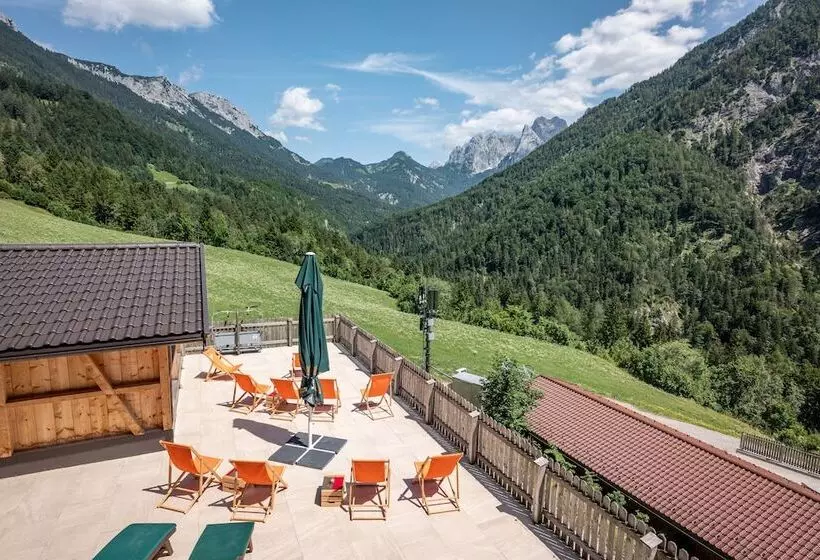Hotelli Berg K Hof Kaisertal  Alpine Hideaway