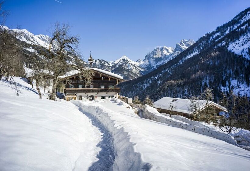 فندق Berg K Hof Kaisertal  Alpine Hideaway