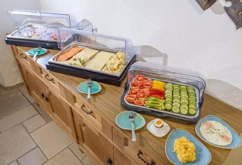 Hotelli Berg K Hof Kaisertal  Alpine Hideaway