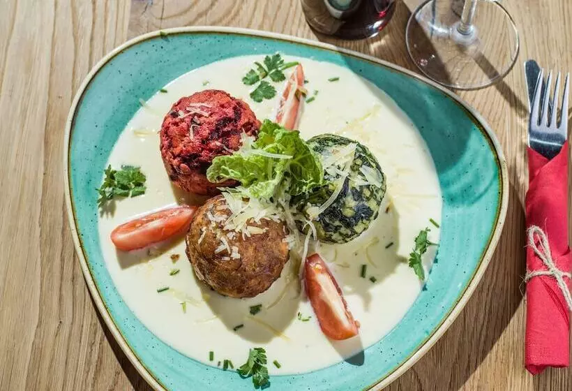 Hotelli Berg K Hof Kaisertal  Alpine Hideaway