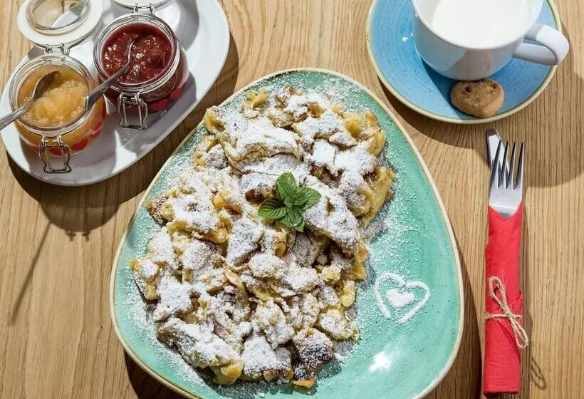 Hotelli Berg K Hof Kaisertal  Alpine Hideaway