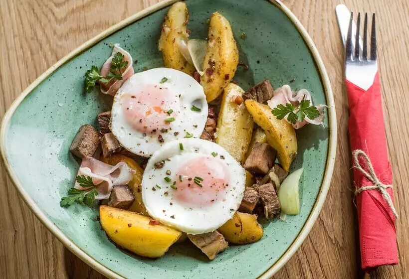 Hotelli Berg K Hof Kaisertal  Alpine Hideaway