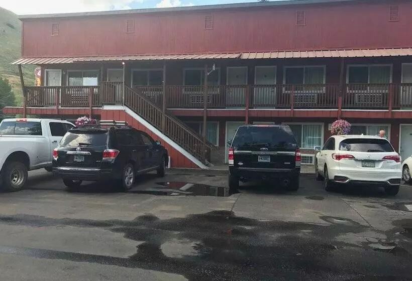 Four Winds Motel