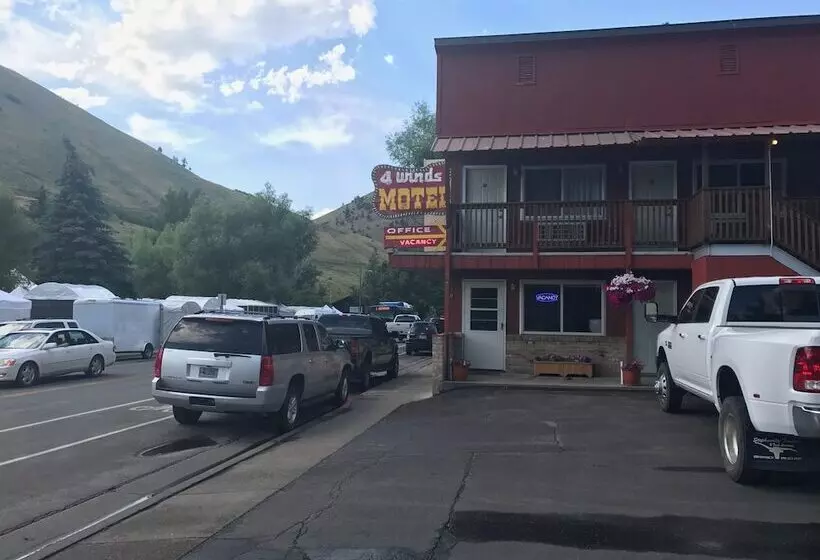 Four Winds Motel