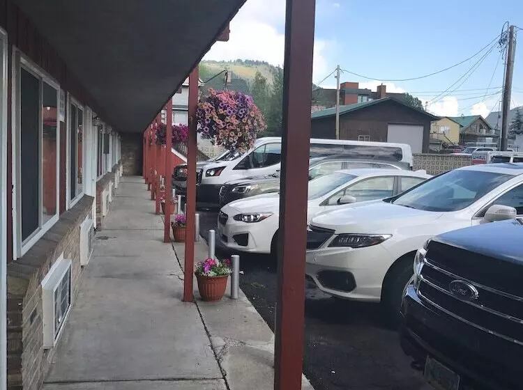 Four Winds Motel