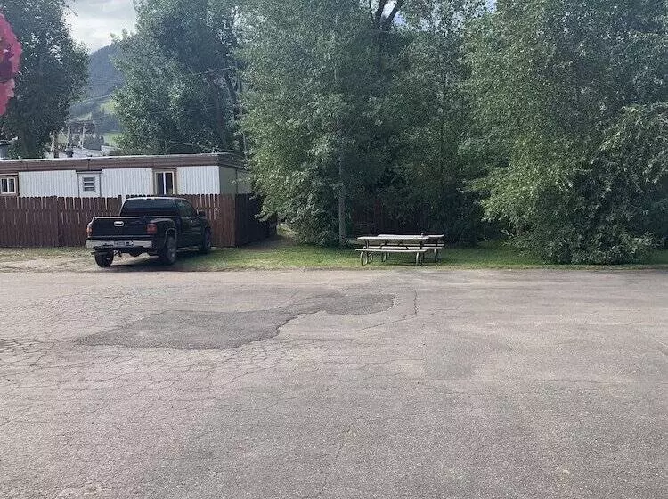 Four Winds Motel