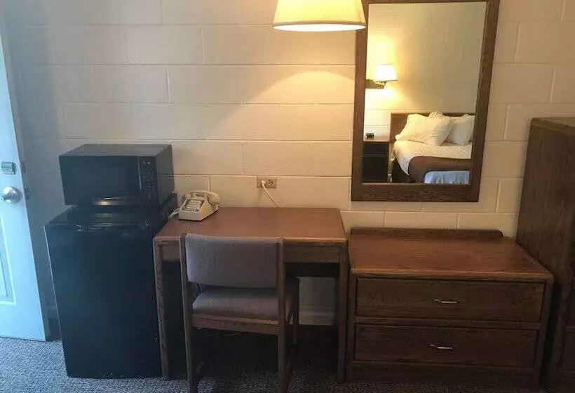Four Winds Motel