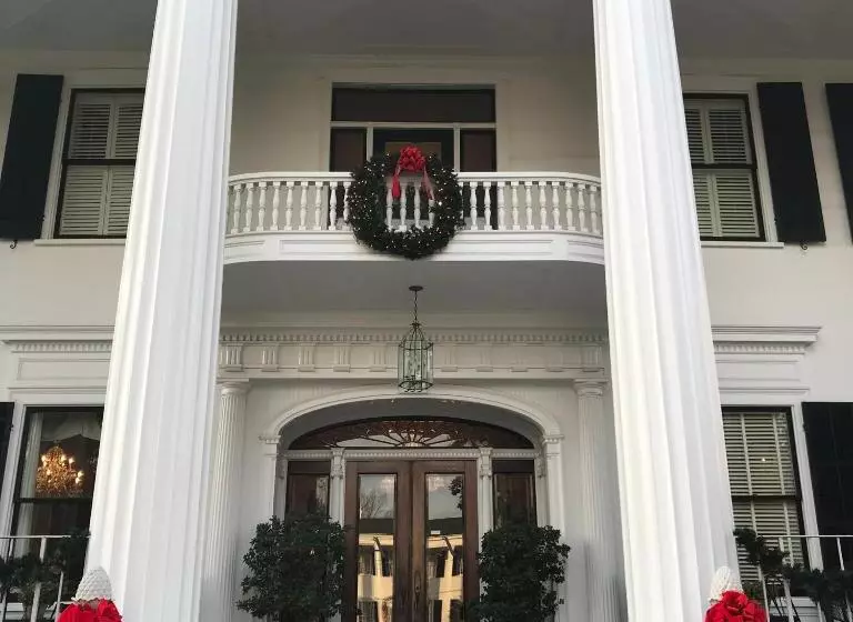 בית מלון כפרי 1842 Inn