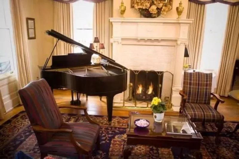 בית מלון כפרי 1842 Inn