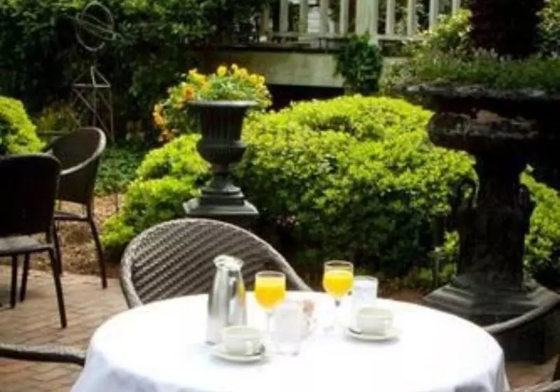 בית מלון כפרי 1842 Inn