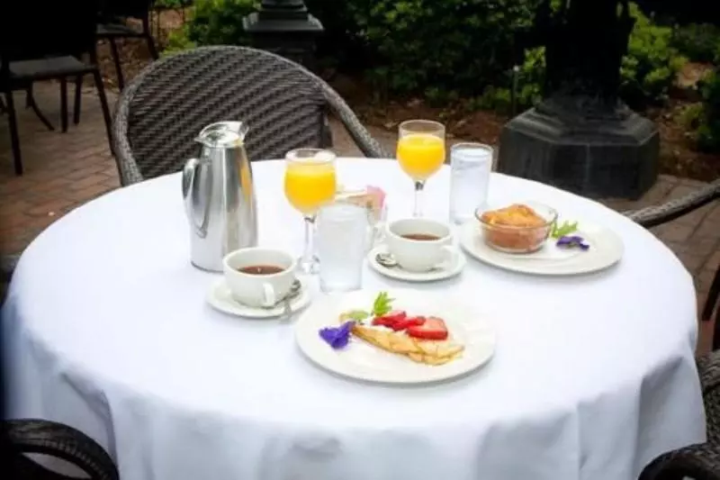 בית מלון כפרי 1842 Inn