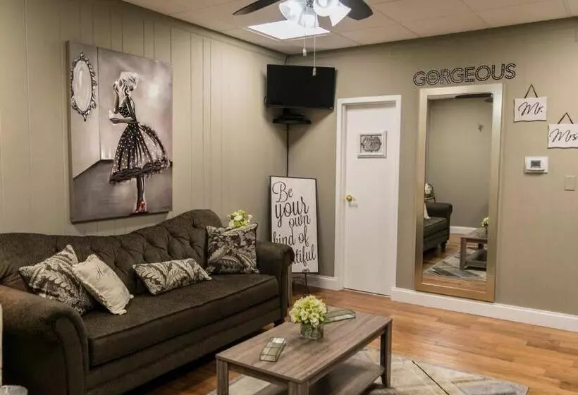 ホテル Abe Martin Lodge & Cabins