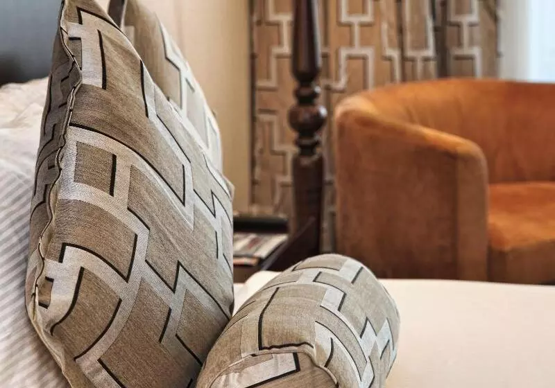 Metropolitan Al Mafraq Hotel