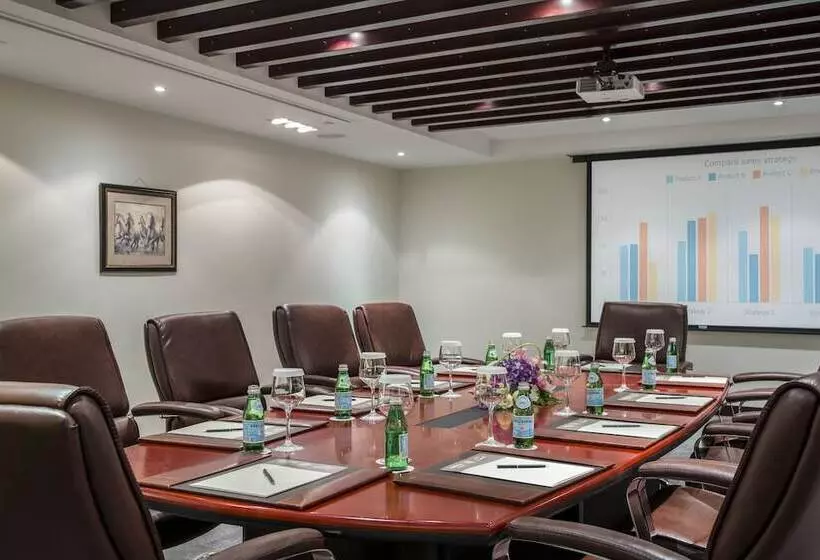 Metropolitan Al Mafraq Hotel