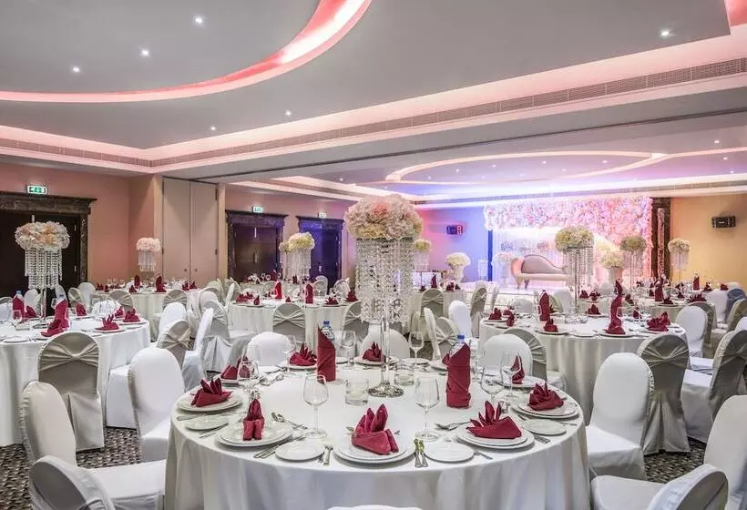 Metropolitan Al Mafraq Hotel