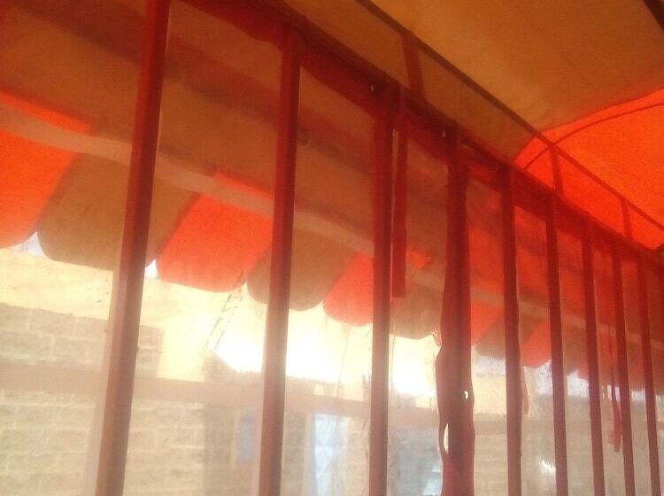 تختخواب و صبحانه The Hub Guest House